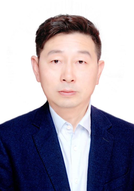 江自成：江自成